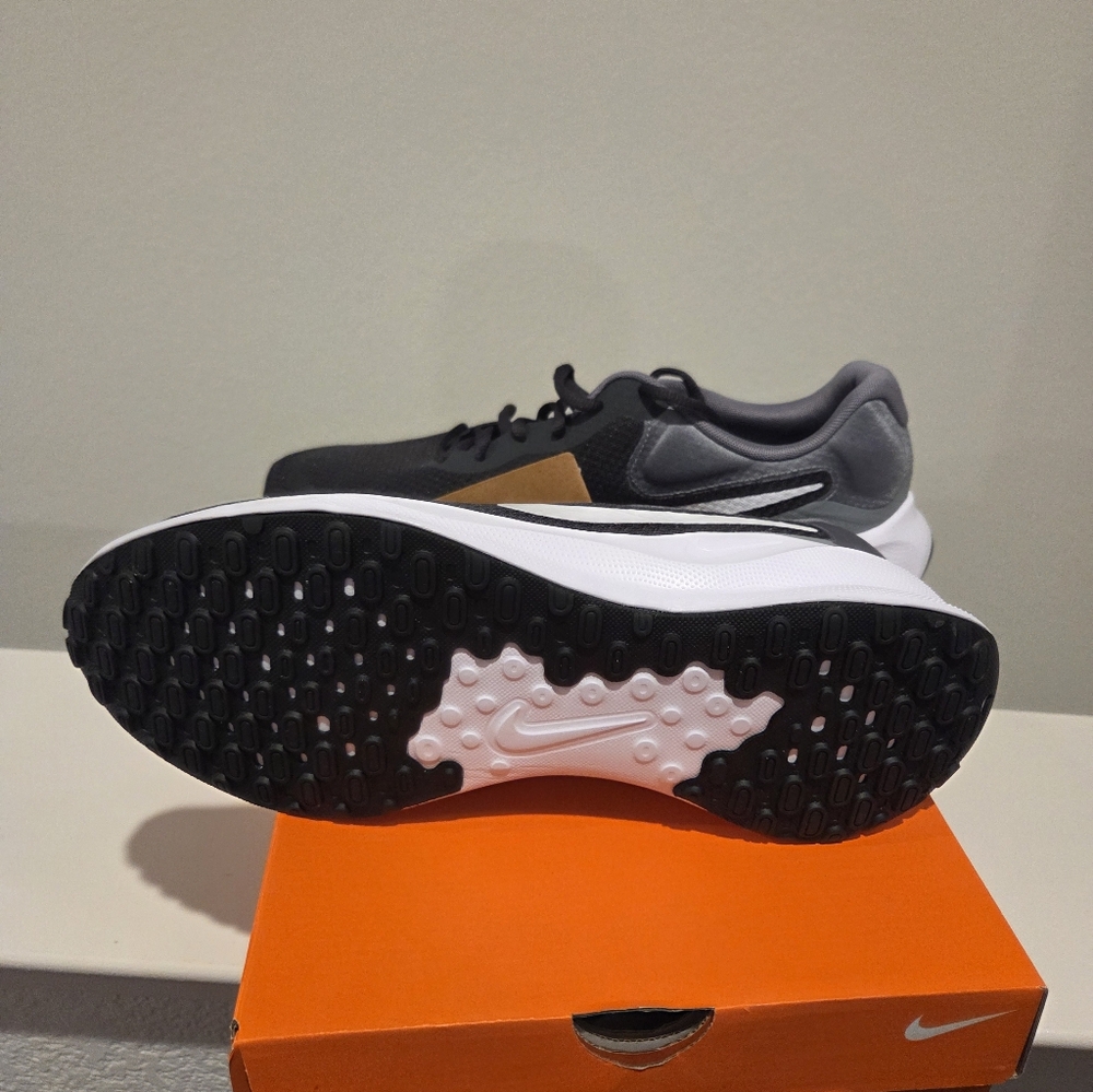 Nike Revolution 7 Blk/wht/gry Running Athletic Shoes Sz 11.5 - Picture 2 of 5
